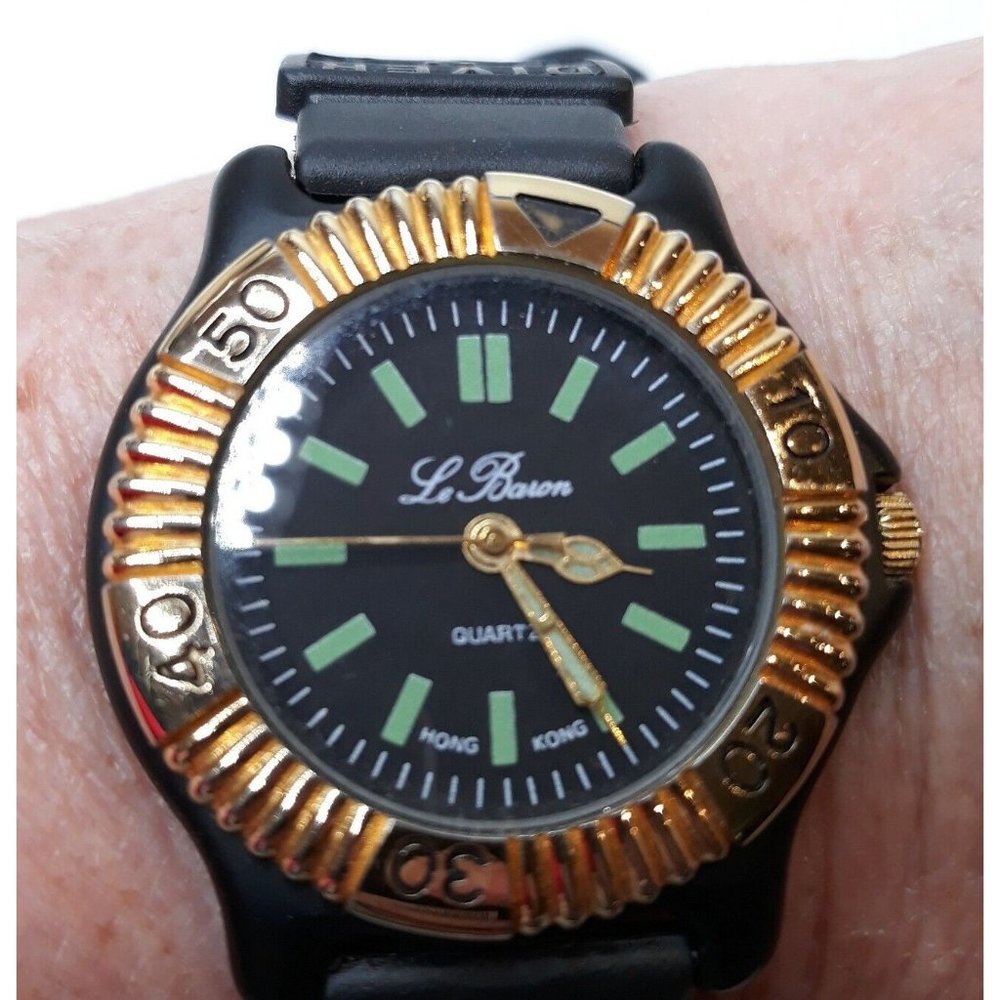 Diver Watch Unisex LE BARON Gold Tone Runs Great NEW BATTERY Barely Worn